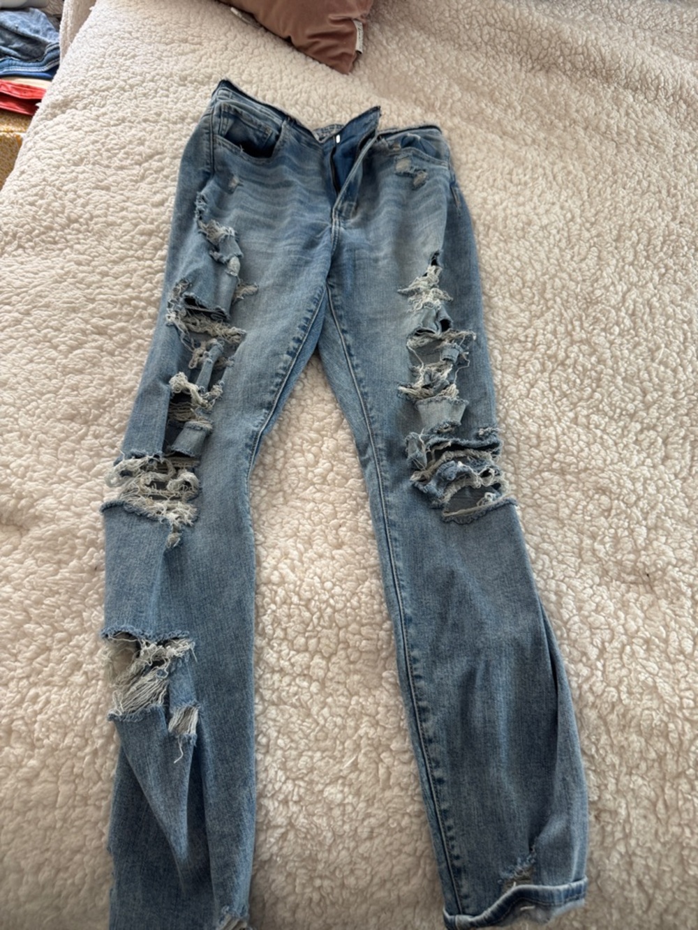 Distressed Women’s Light Blue Ripped Jeans